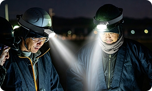 Solar headlamp for emergency lighting